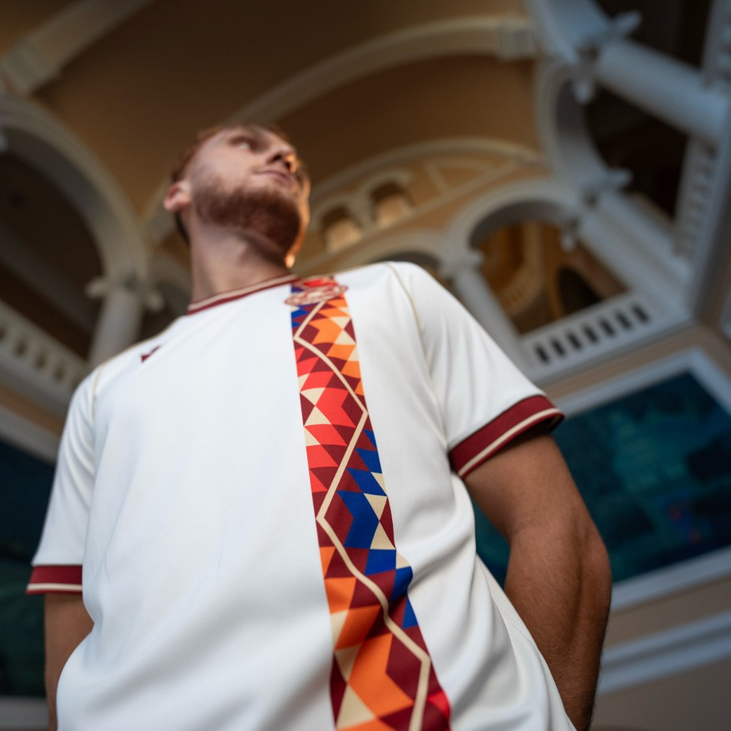 Maglie Armenia 2026-2027 ispirate ad antichi manoscritti