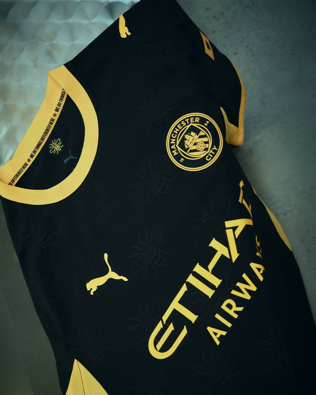 Maglia away del Manchester City 2026-2027 all'insegna della Worker Bee