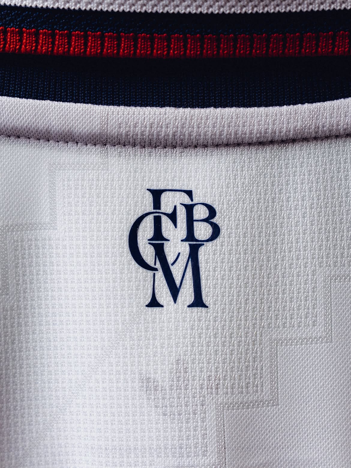 La maglia away del Bayern Monaco 2026-2027 ha un look retro!