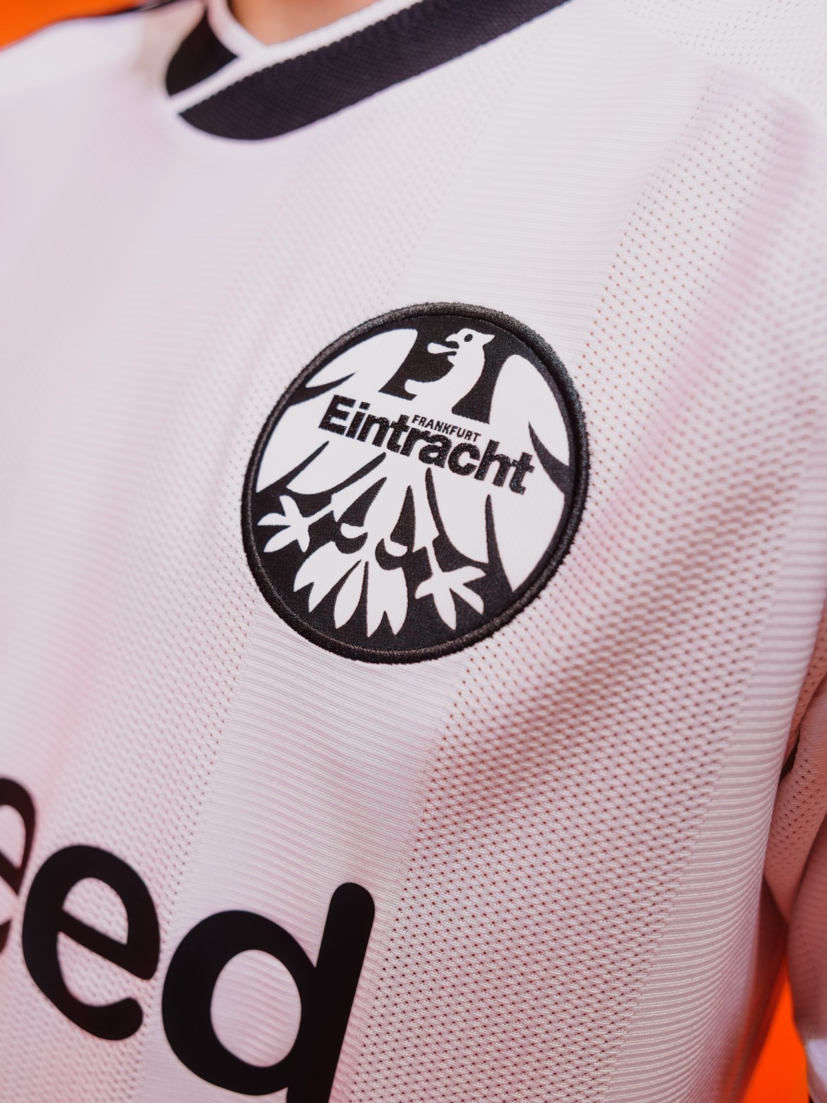 Maglie Eintracht Frankfurt 2026-2027 celebrano il club e la citta