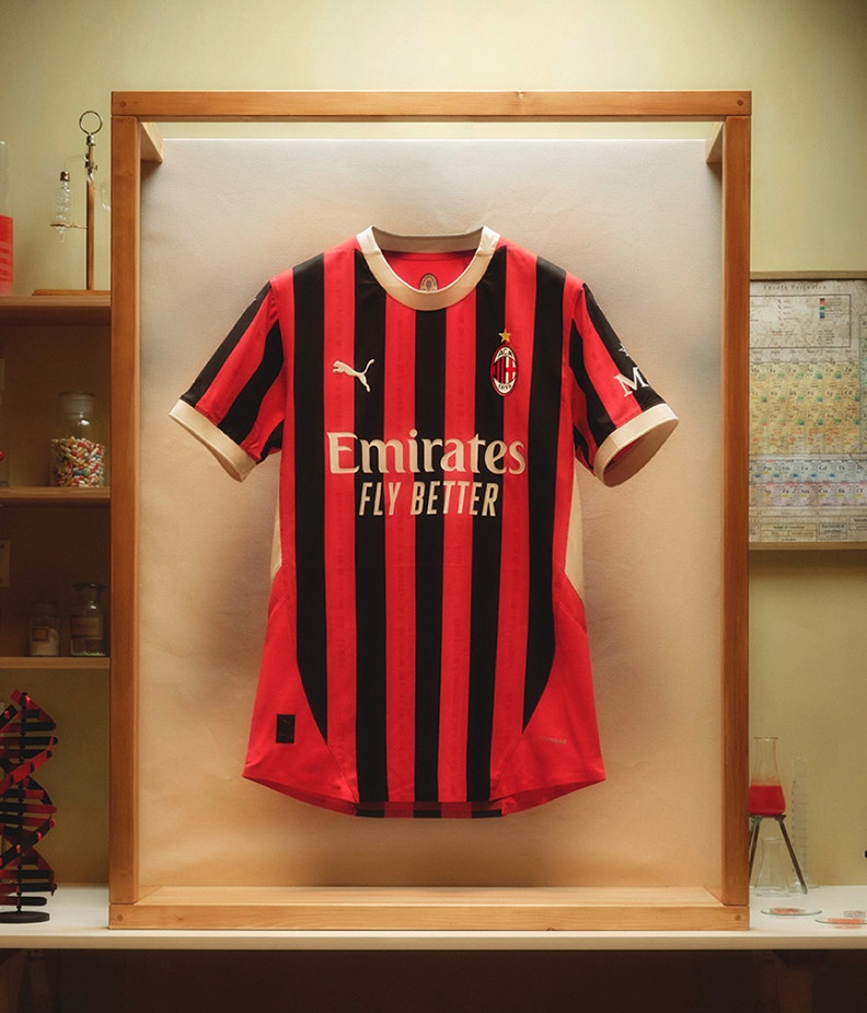 Maglia home del Milan 2024-2025: Made with Milanismo per i 125 anni