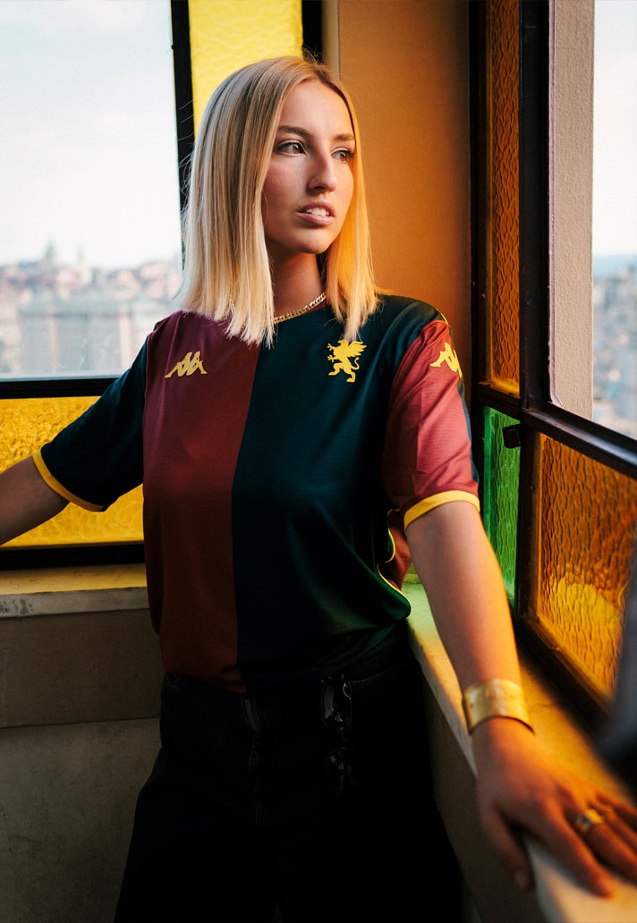 Maglie del Genoa CFC 2025-2026: stemma scomposto, Croce di San Giorgio e inno