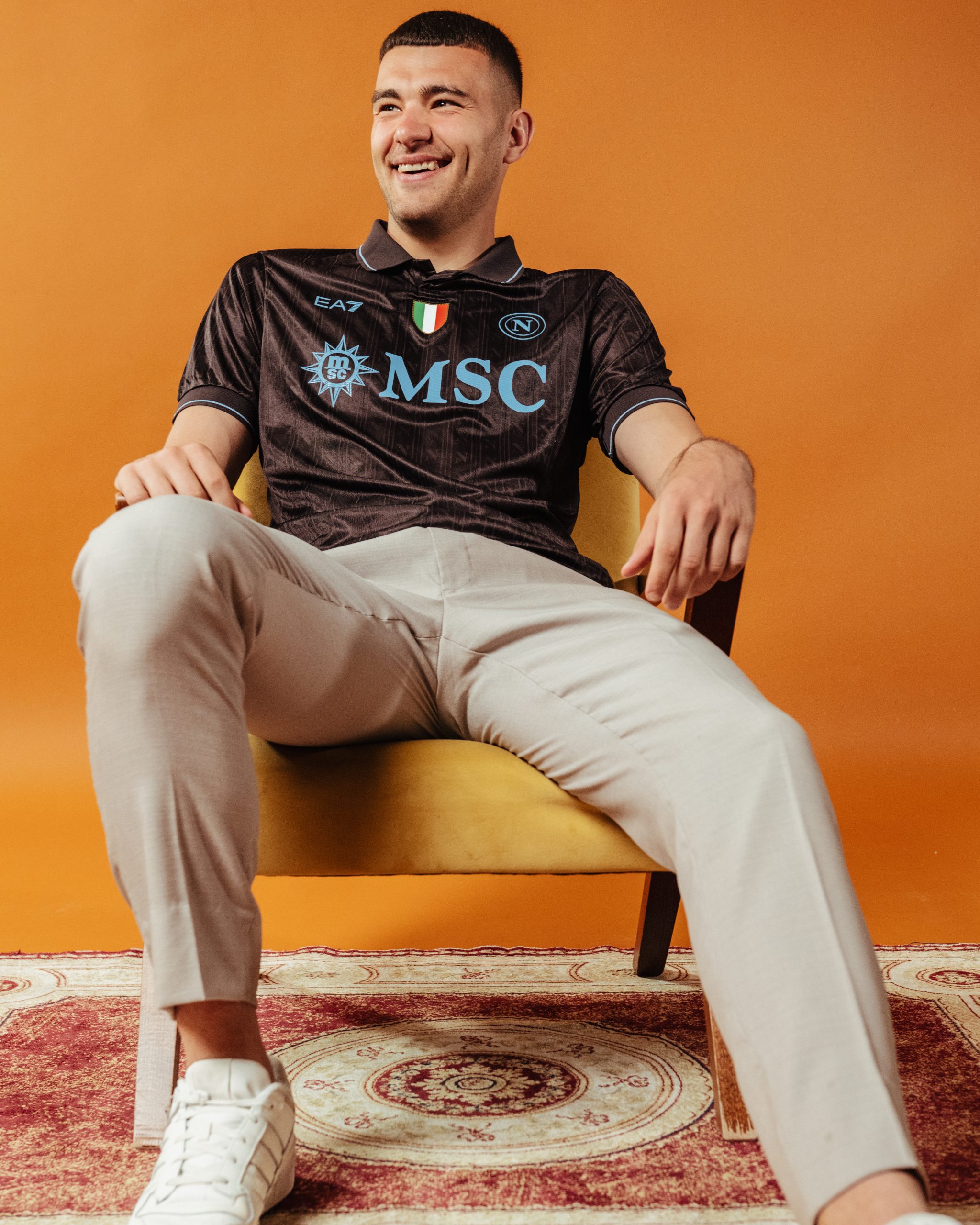Maglie del SSC Napoli 2025-2026: omaggio alla città e al caffè