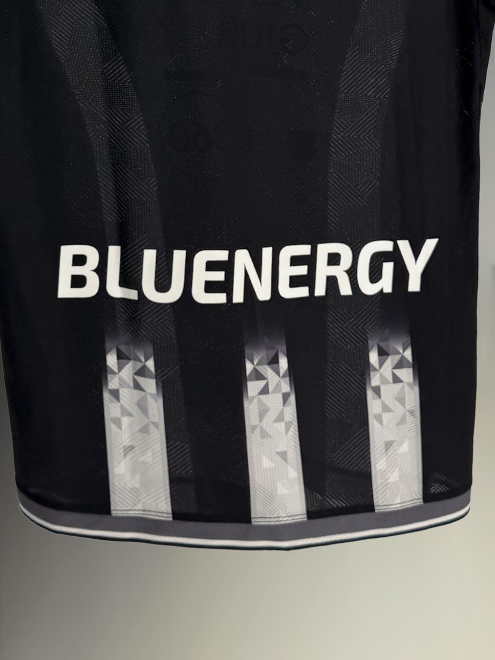 Maglie dell'Udinese Calcio 2025-2026 ispirate agli anni Novanta e Duemila
