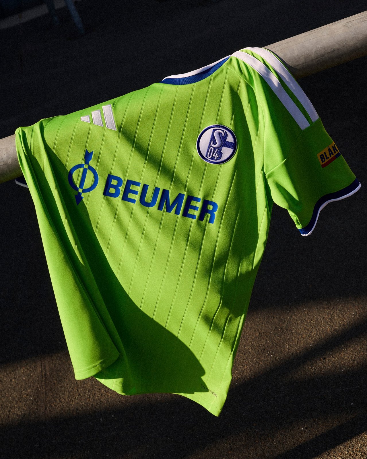 Maglie dello Schalke 04 2026-2027 omaggio ai 25 anni della VELTINS-Arena