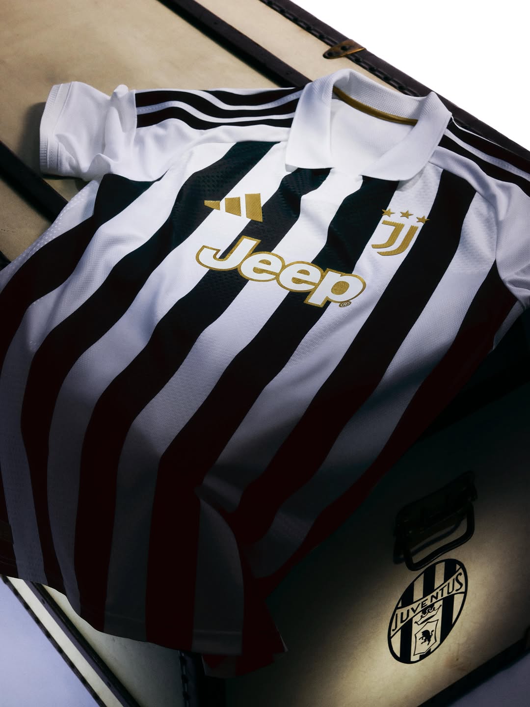Maglia home Juventus 2026-2027 ispirata alla divisa 1976-1977