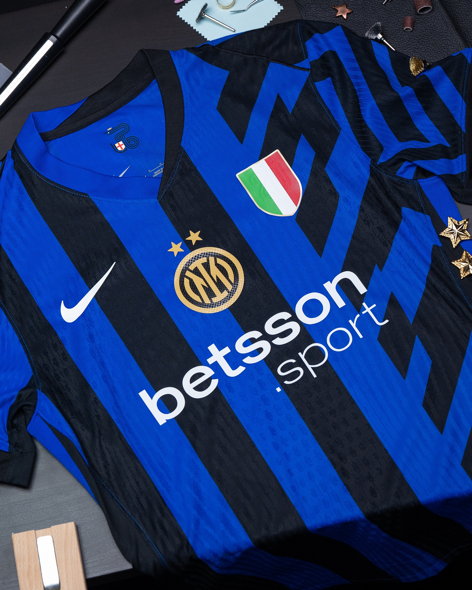 Maglia home dell’Inter 2024-2025: la prima con le due stelle