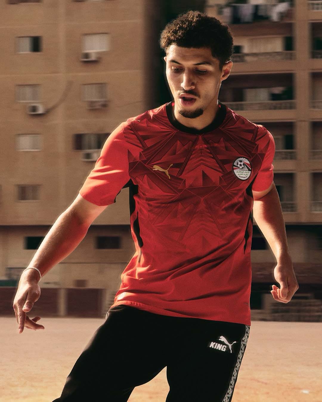 Le maglie dell'Egitto per i Mondiali 2026 ispirate alle piramidi