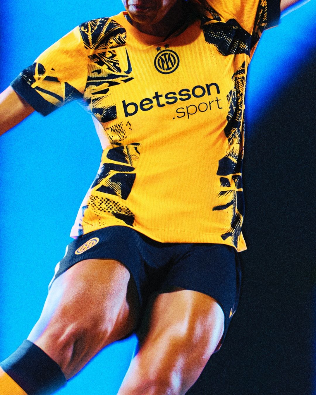 Terza maglia dell’Inter 2024-2025: il giallo che rilegge il 1996-1997