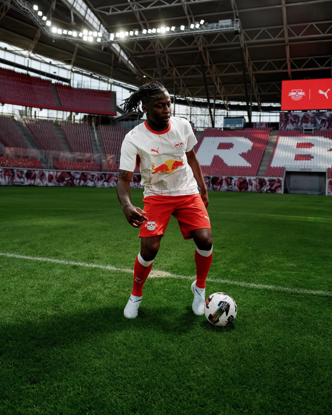 Maglia home Red Bull Leipzig 2026-2027 ispirata allo stadio