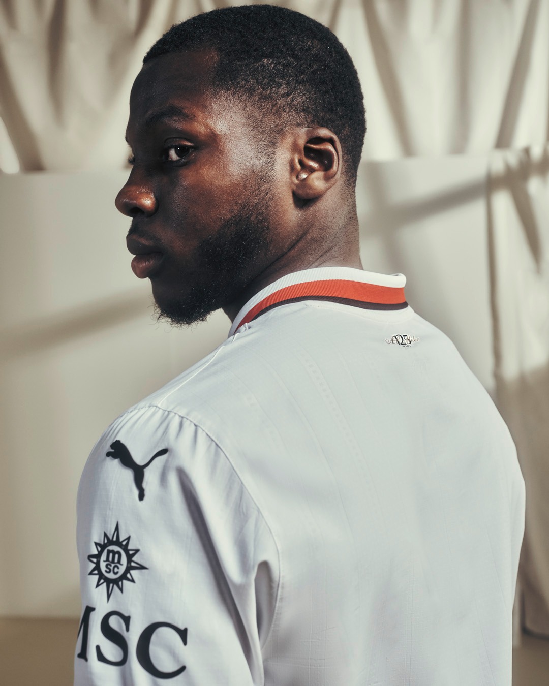 Maglia away del Milan 2024-2025: eleganza retro e gessate nascoste