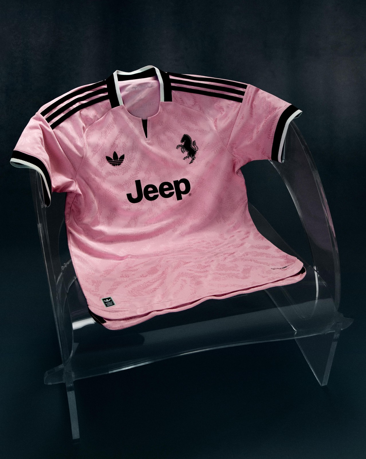 Maglia away rosa della Juventus 2026-2027 ispirata alla prima maglia