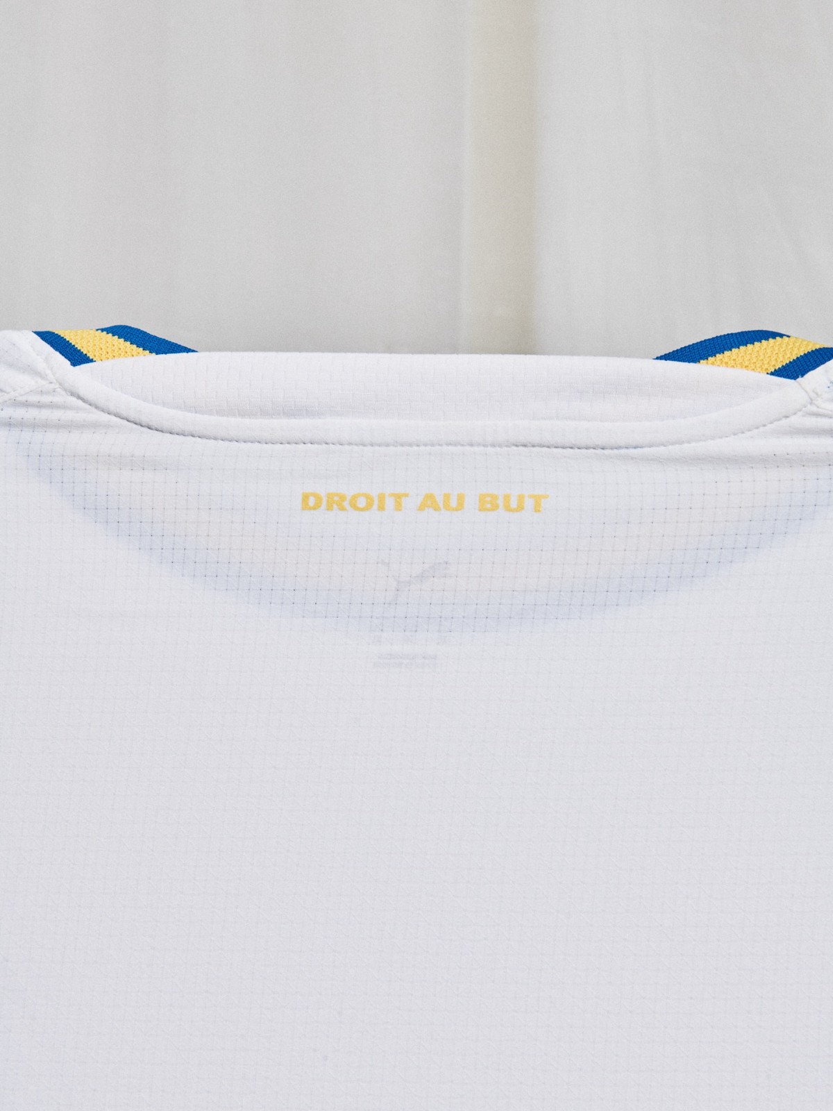 La maglia home dell'Olympique Marsiglia 2026-2027 contiene il nuovo logo!