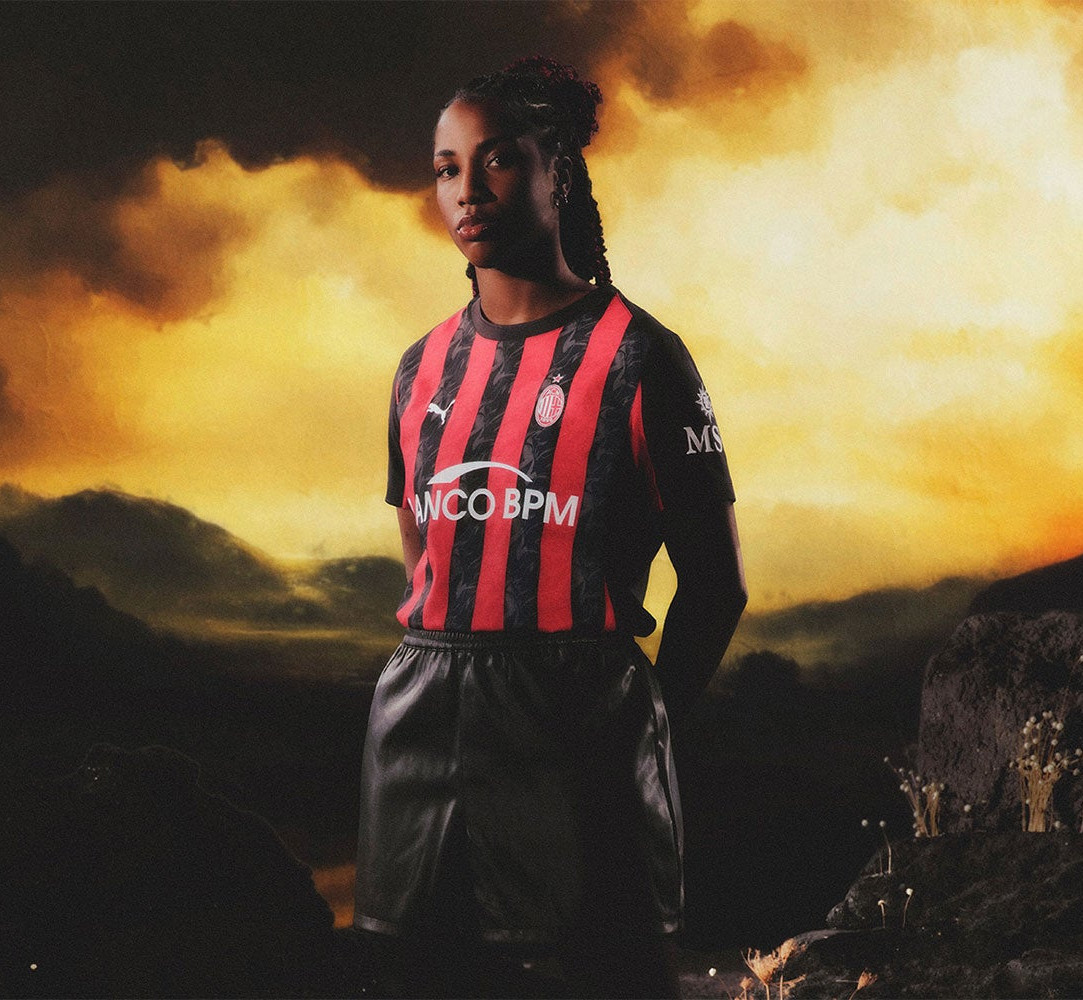 Maglia home del Milan 2025-2026: le fiamme del diavolo firmate Puma
