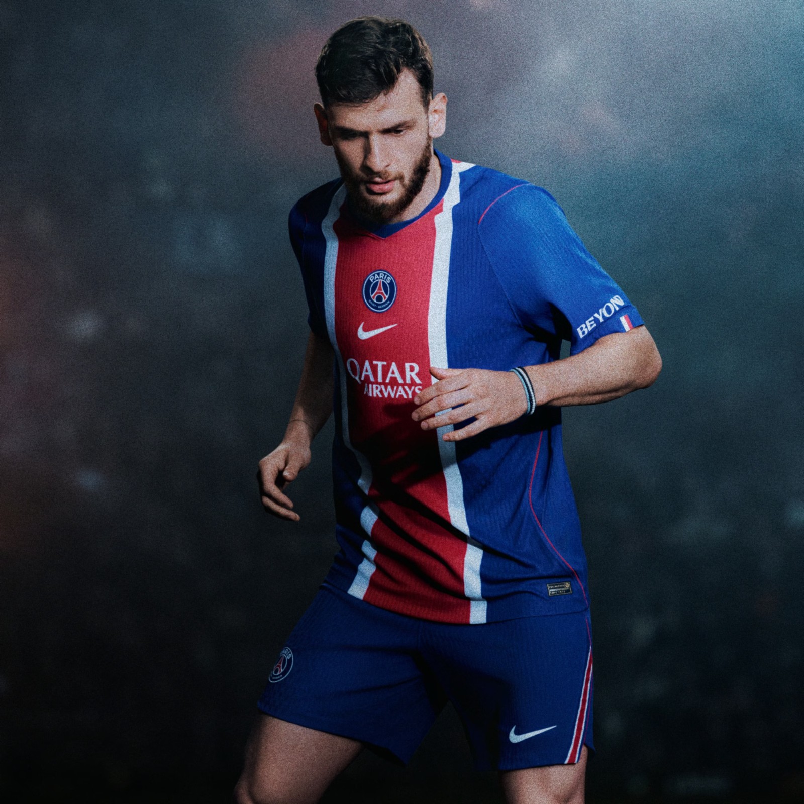 Maglia home del Paris Saint-Germain 2026-2027: «Fiers de nos couleurs» e il ritorno del design Hechter