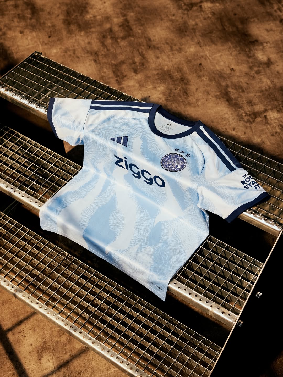 Terza maglia Ajax 2026-2027 ispirata alle storiche maglie away