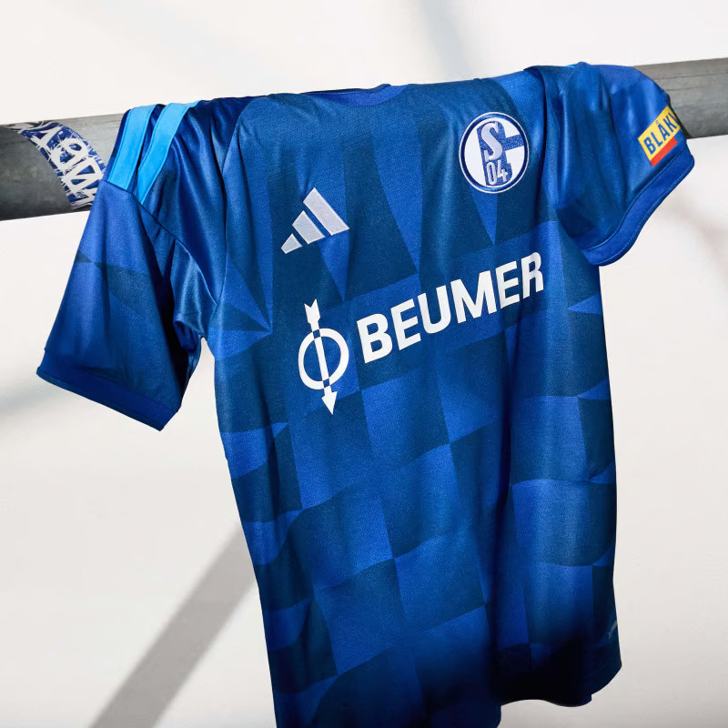 Maglie dello Schalke 04 2026-2027 omaggio ai 25 anni della VELTINS-Arena