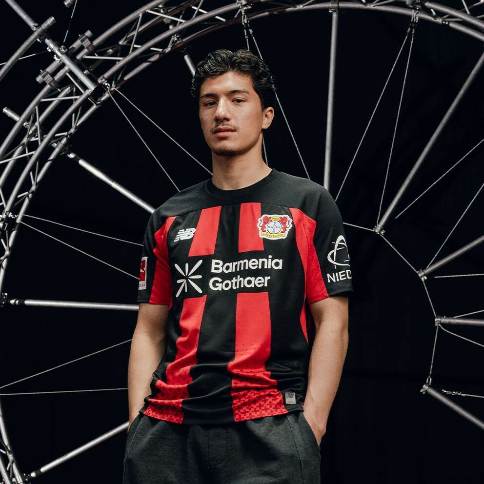 Maglie del Bayer Leverkusen 2026-2027 ispirate alla BayArena e a 'City of Colours'
