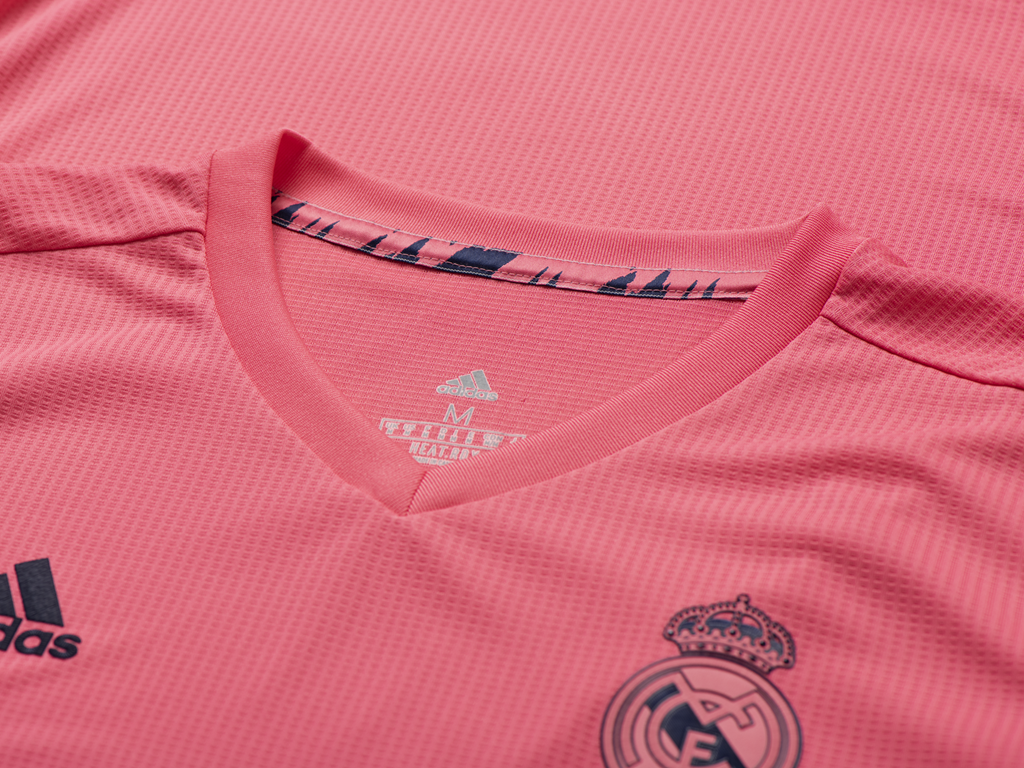 roze-real-madrid-voetbalshirt.png