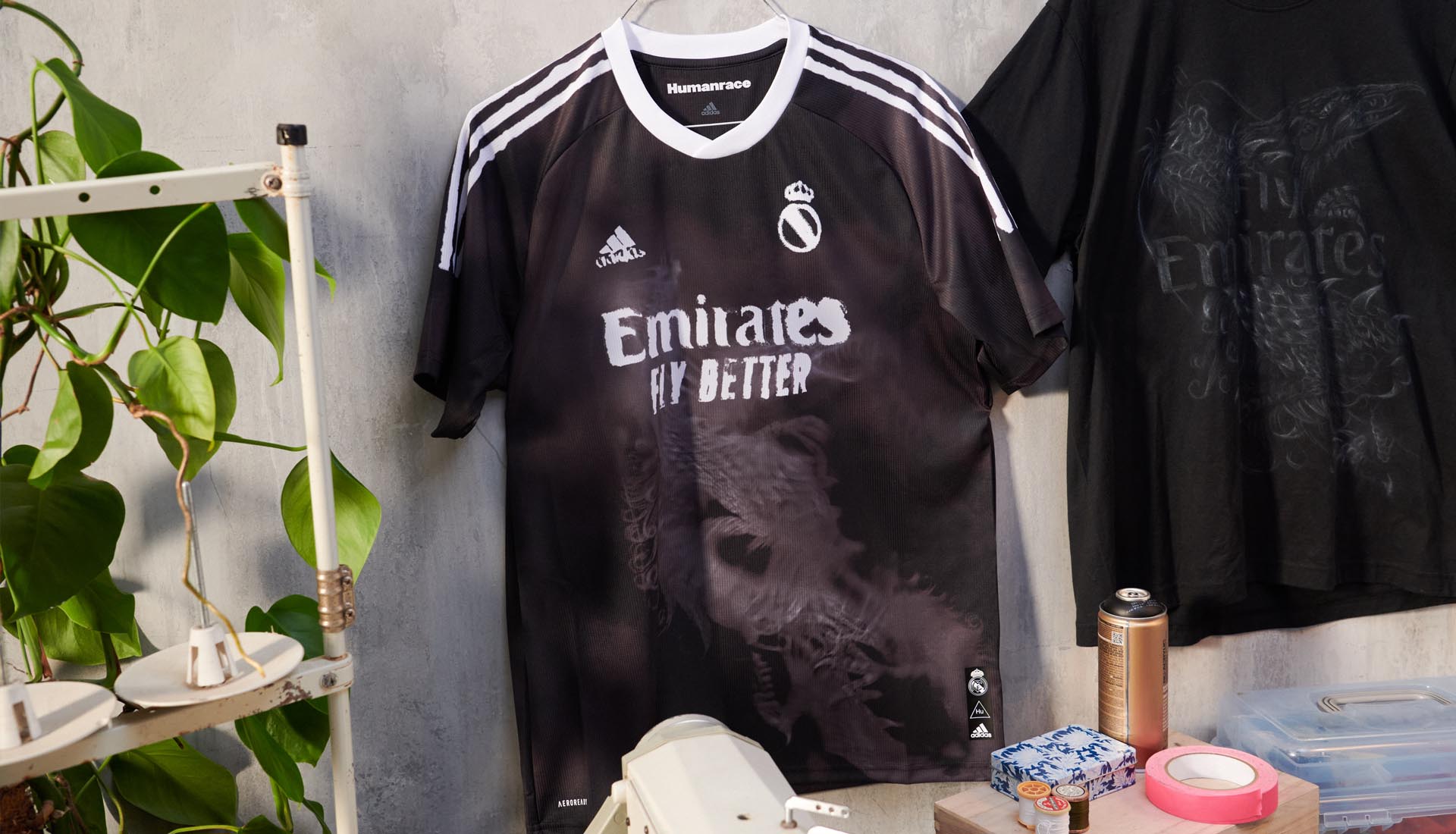 real-madrid-human-race-voetbalshirt.jpg