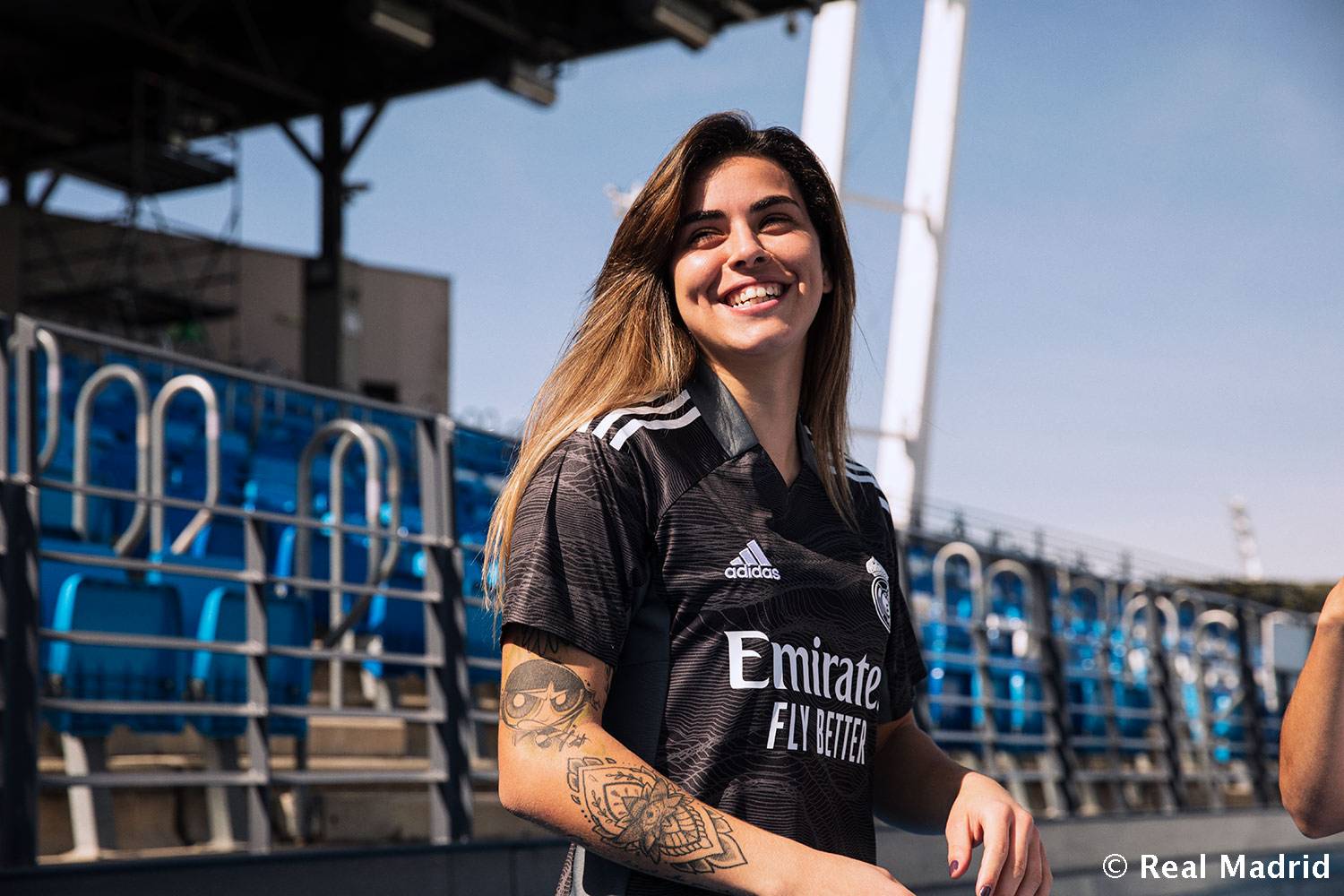 real-madrid-keeper-shirt-2021-2022.jpg
