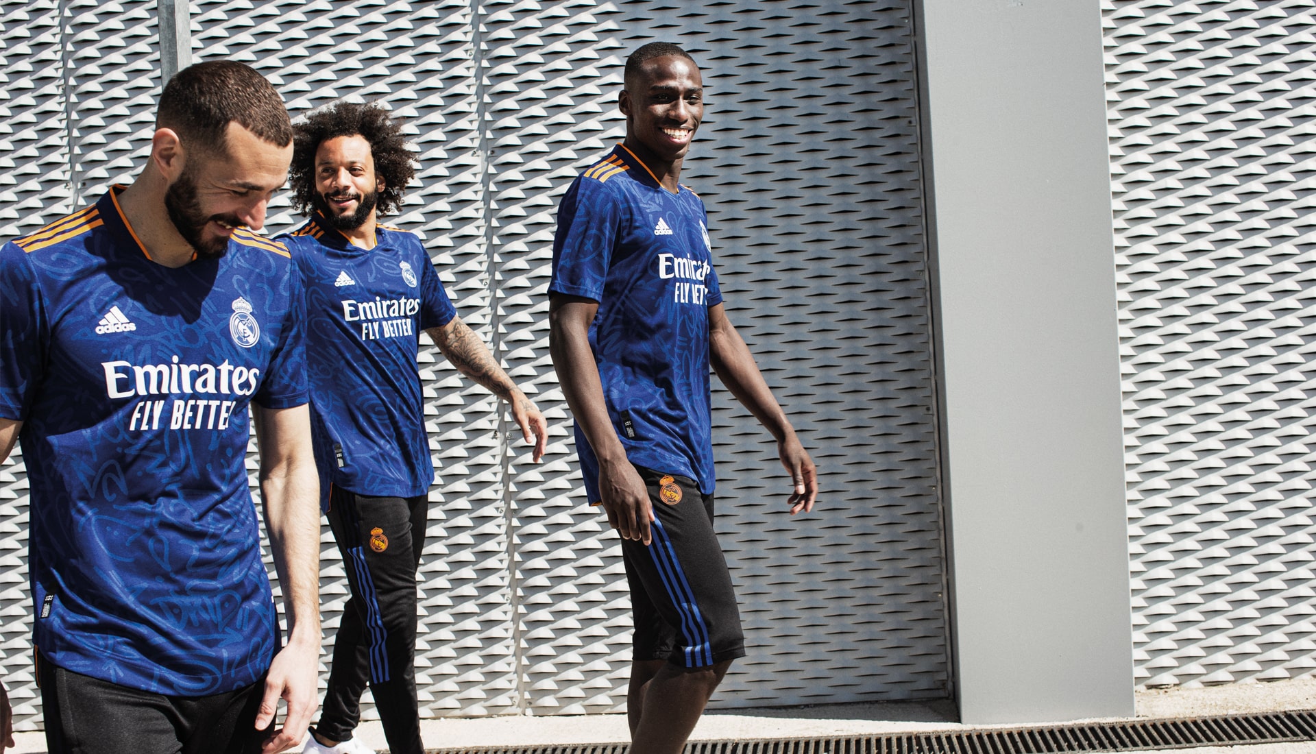 adidas-real-madrid-uitshirt-2021-2022-b.jpg
