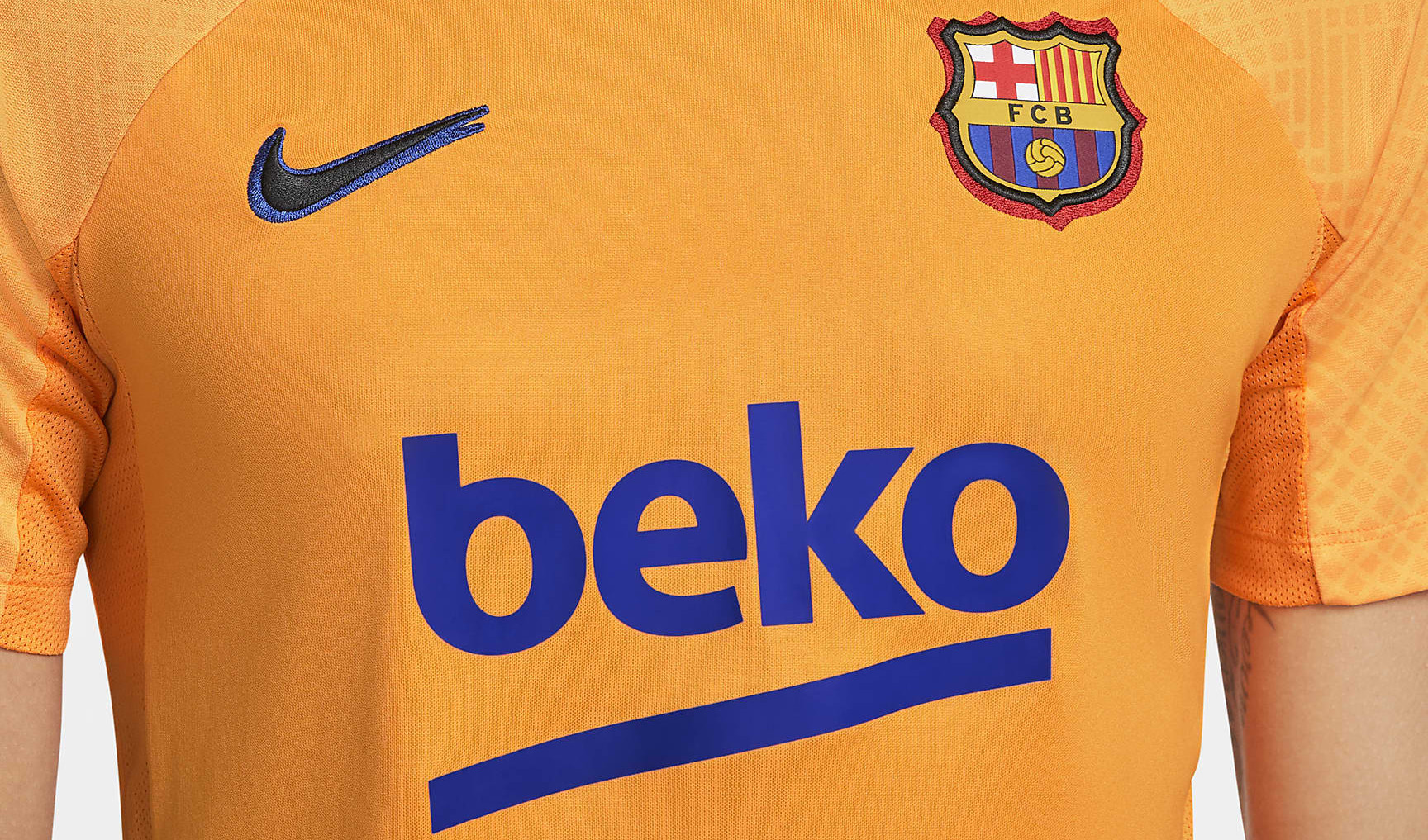 fc-barcelona-training-shirt-2022.jpg