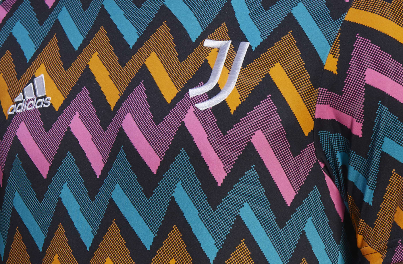 juventus-warming-up-shirt-2022.jpg