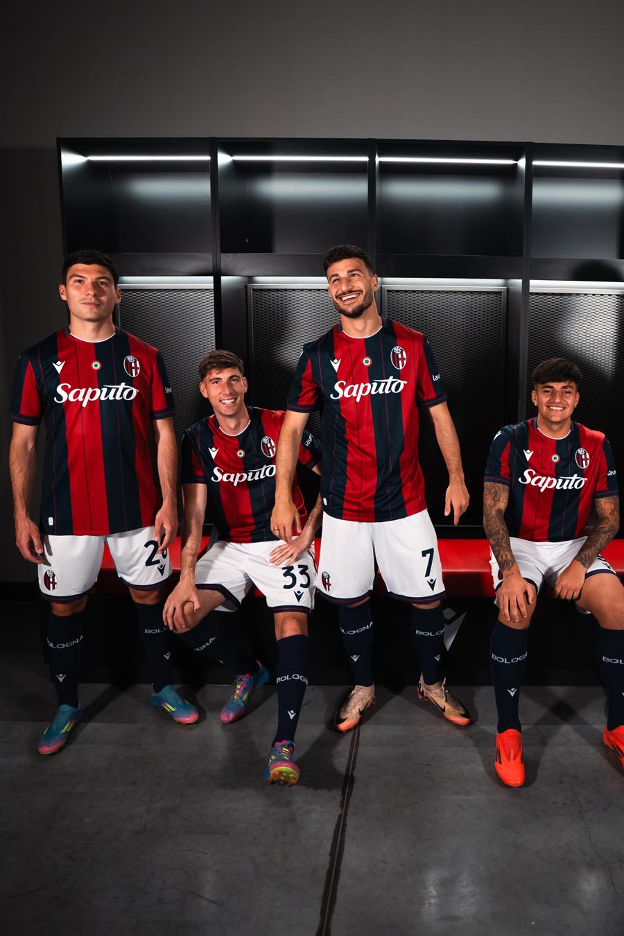 Maglie del Bologna 2025-2026: Macron porta il badge della Coppa Italia sul petto