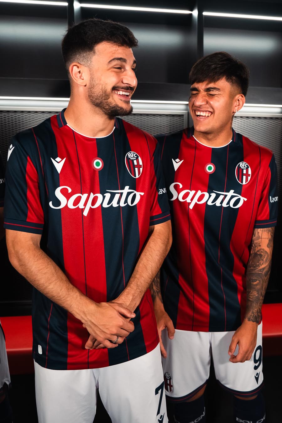 Maglie del Bologna 2025-2026: Macron porta il badge della Coppa Italia sul petto
