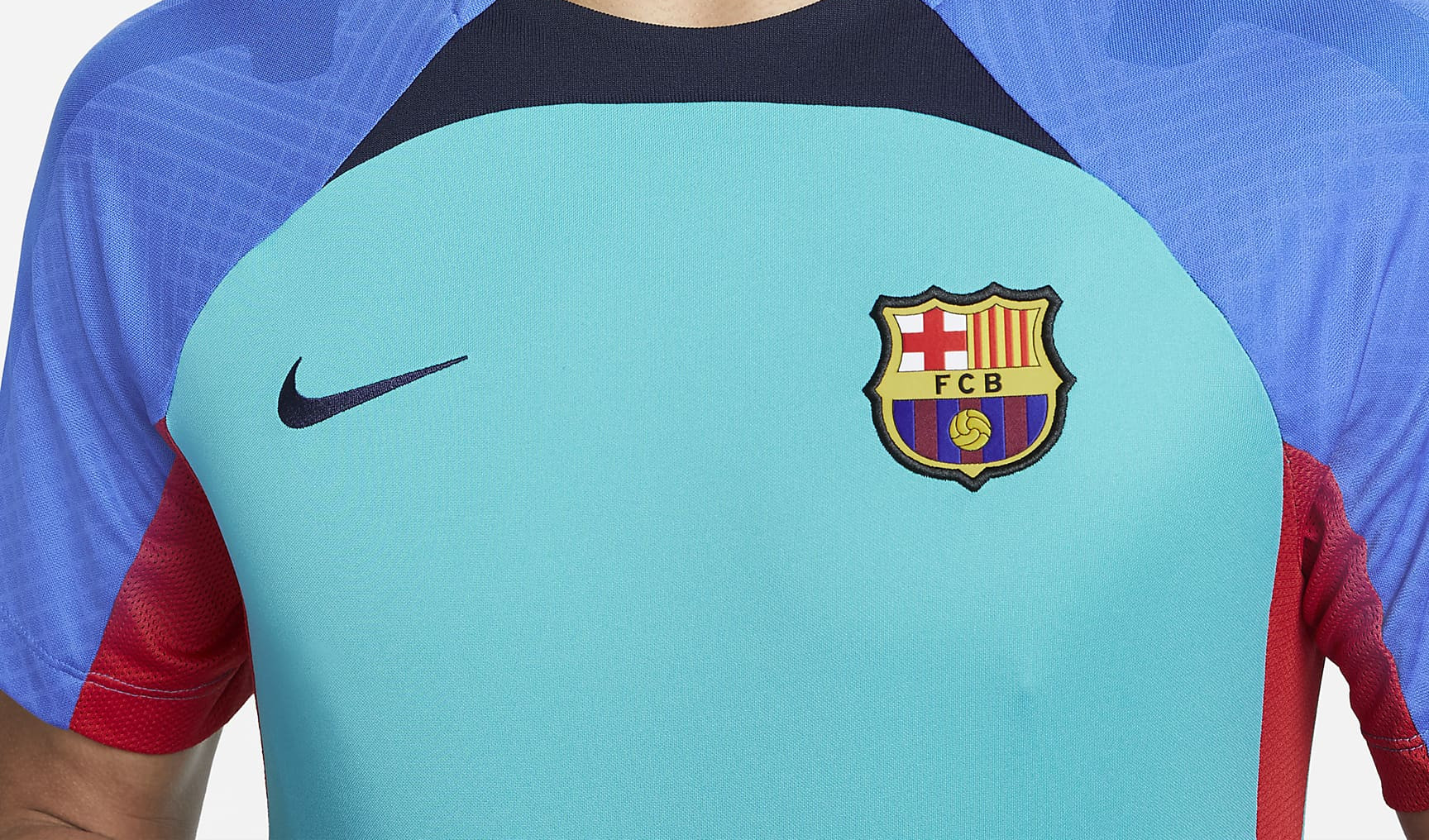 fc-barcelona-trainingsshirt-22-23-c.jpg