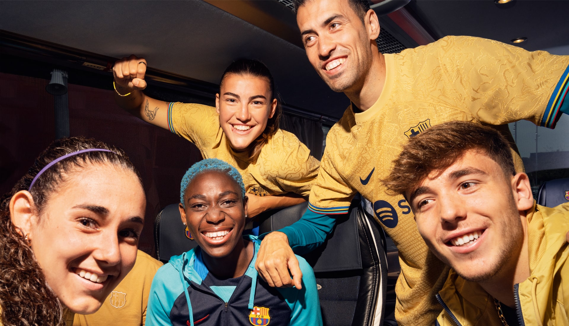 fc-barcelona-uitshirt-2022-2023-d.jpg