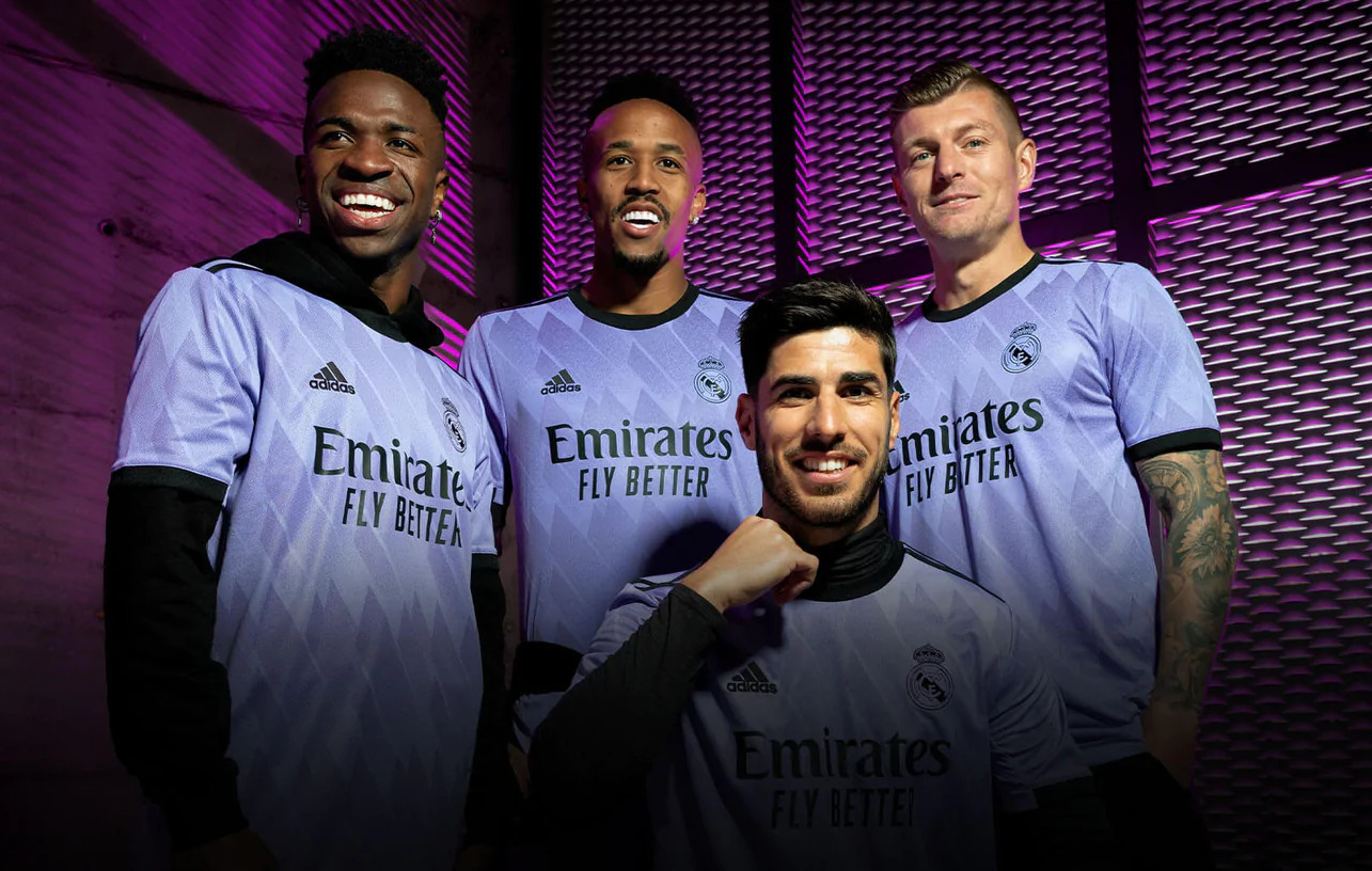 real-madrid-uittenue-2022-2023-b.jpg