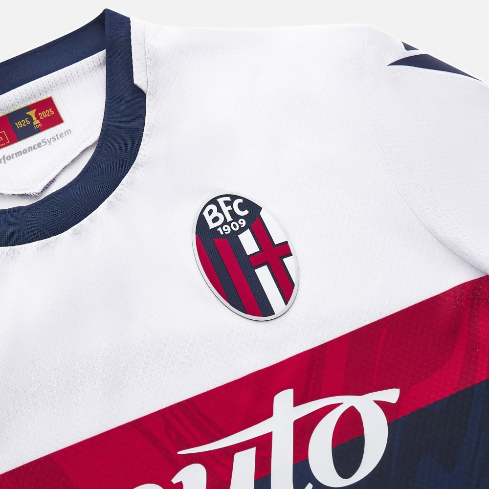 Maglia away del Bologna 2024-2025: Macron rilancia il kit dello scudetto 1924-1925
