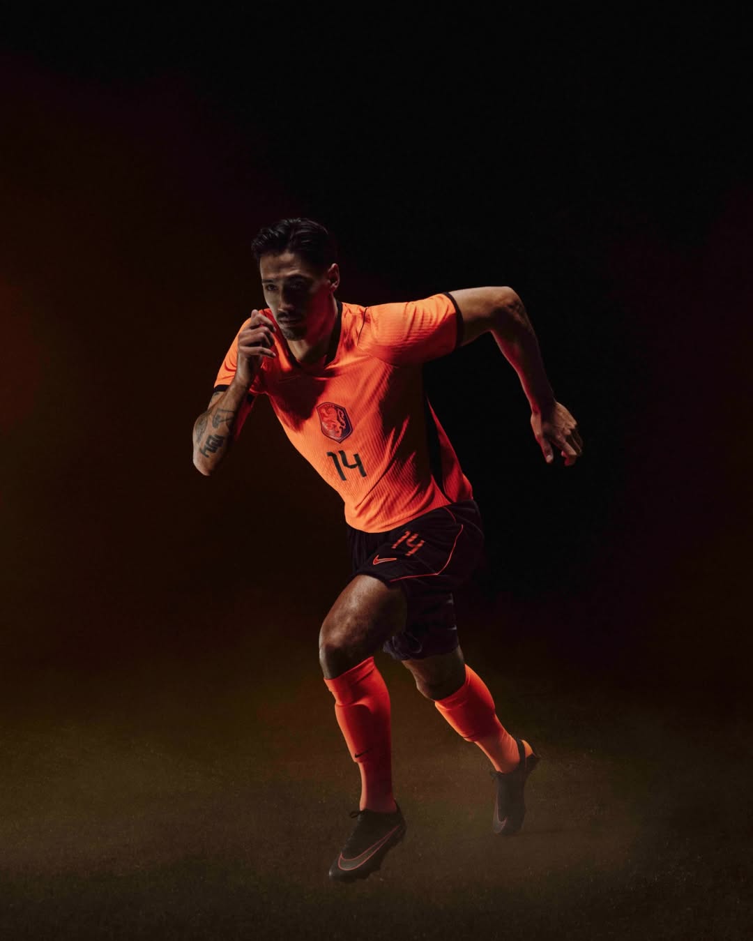Maglia home della Nazionale olandese per i Mondiali 2026 arancione acceso!