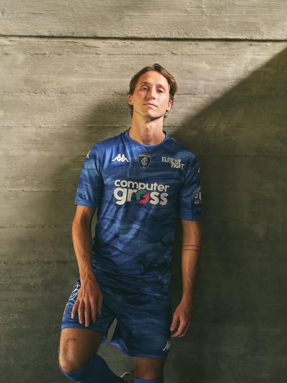 Maglie dell'Empoli FC 2025-2026 ispirate al vetro di Empoli