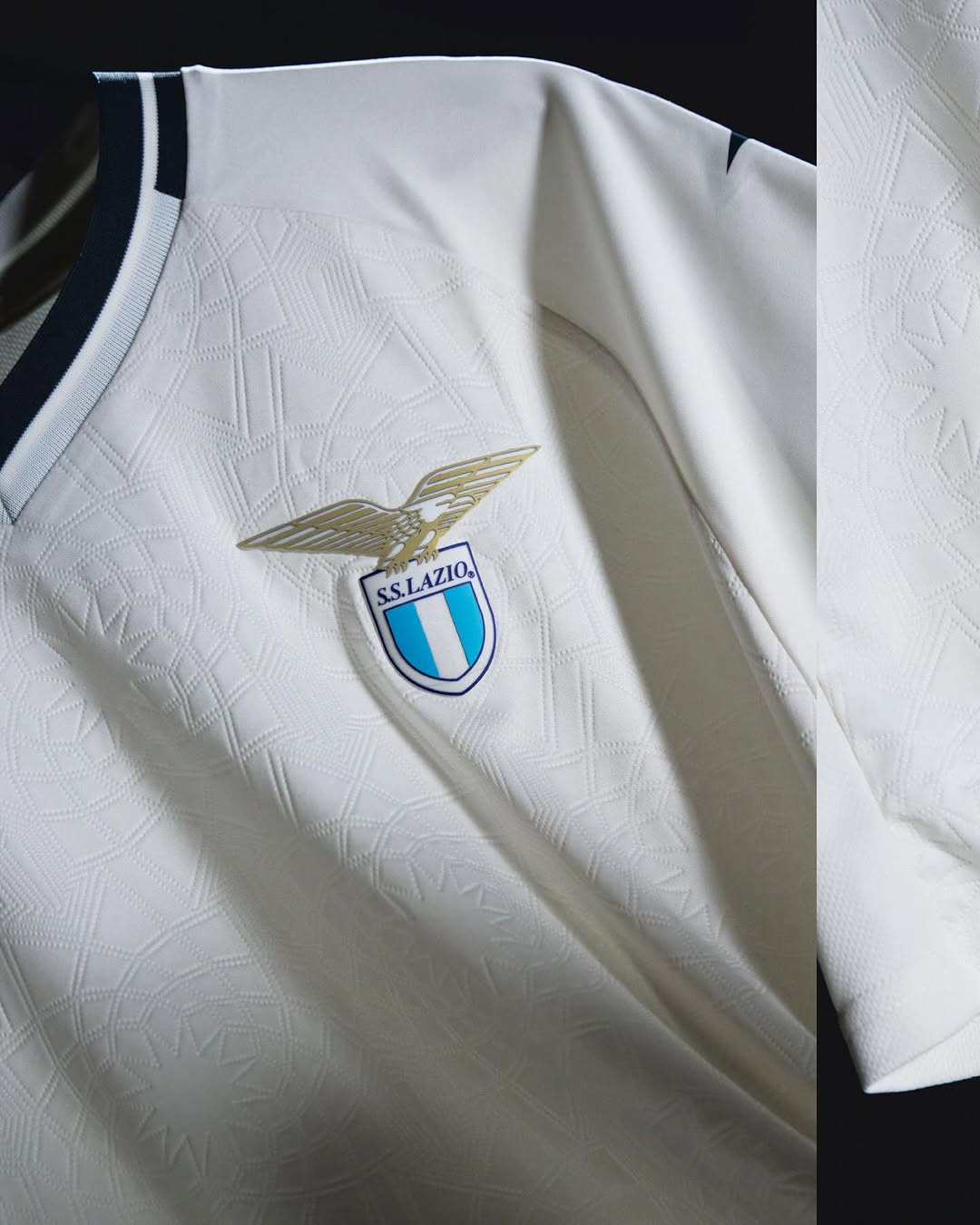 Maglie della SS Lazio 2025-2026 con la stampa all-over del Campidoglio