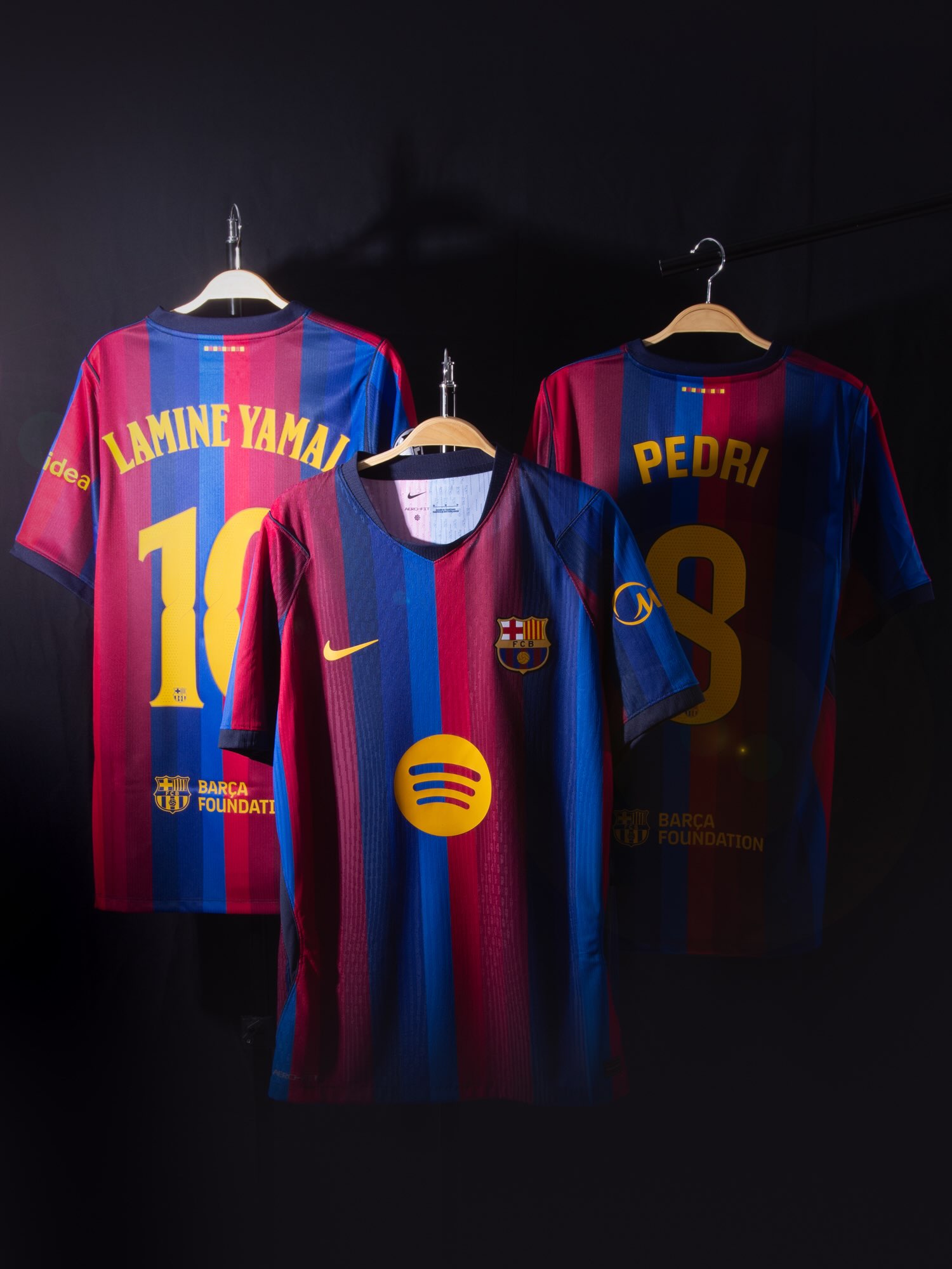 Perché il FC Barcelona ha due stampe diverse sulla maglia?