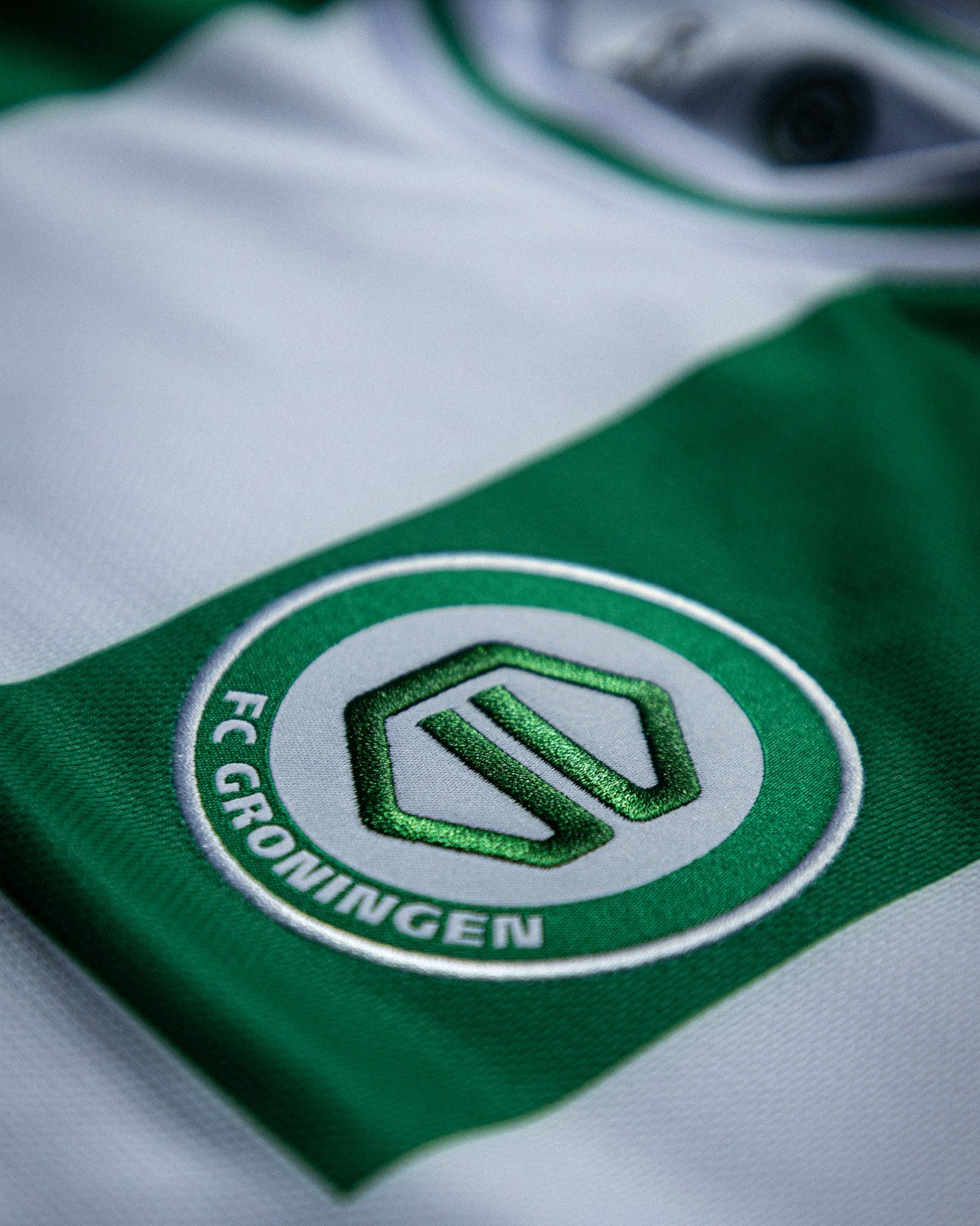 Maglie FC Groningen 2026-2027 omaggio alla G e al viola!