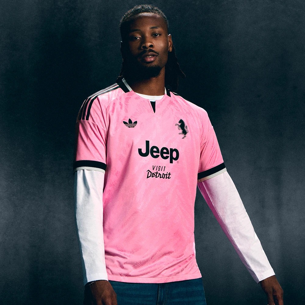 Maglia away rosa della Juventus 2026-2027 ispirata alla prima maglia