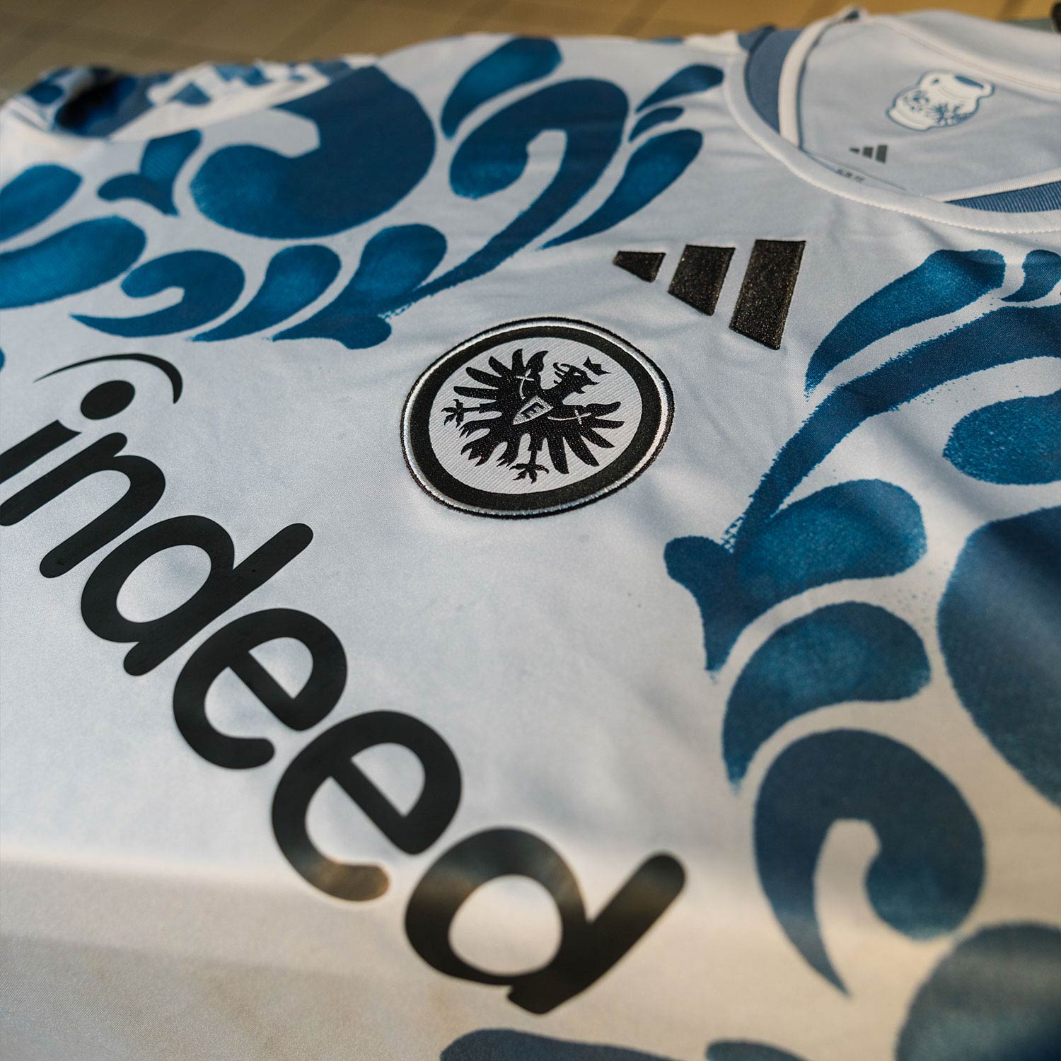 Maglie Eintracht Frankfurt 2026-2027 celebrano il club e la citta