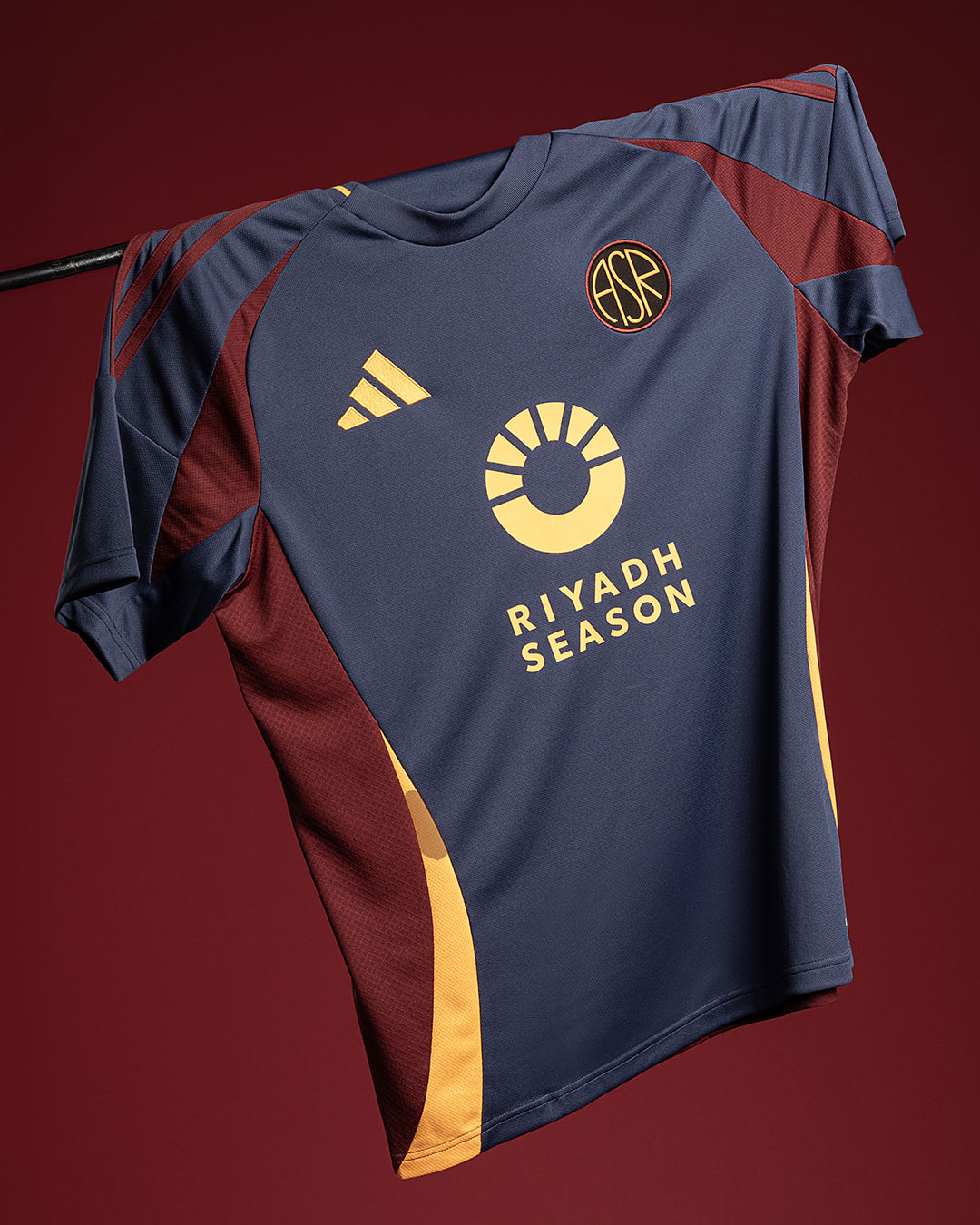 Terza maglia dell’AS Roma 2024-2025: il ritorno al navy del 1991-1992