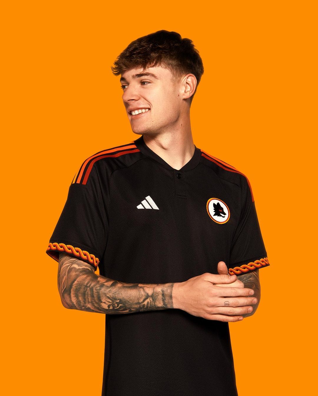 Terza maglia della AS Roma 2023-2024: «Eternal love» firmata adidas