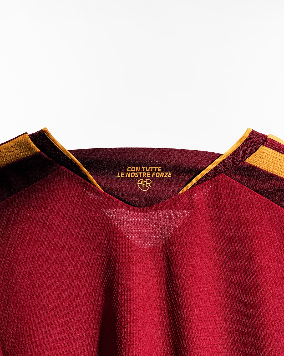 La maglia home dell'AS Roma 2026-2027 respira il DNA del club