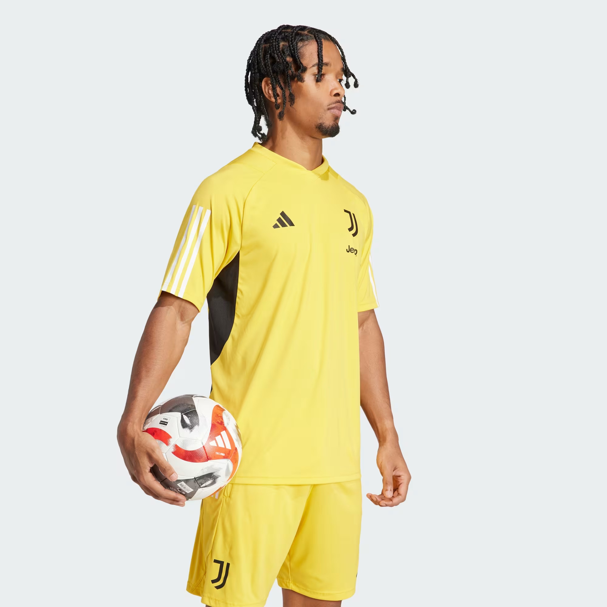 Maglie da allenamento della Juventus 2024: il giallo TIRO23 e il Night Indigo