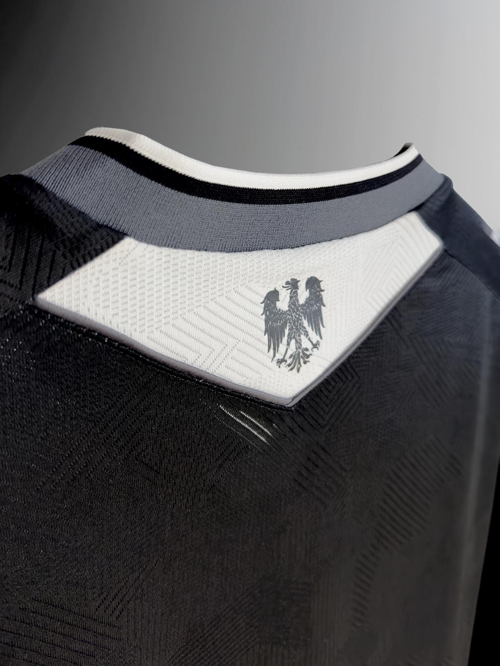 Maglie dell'Udinese Calcio 2025-2026 ispirate agli anni Novanta e Duemila
