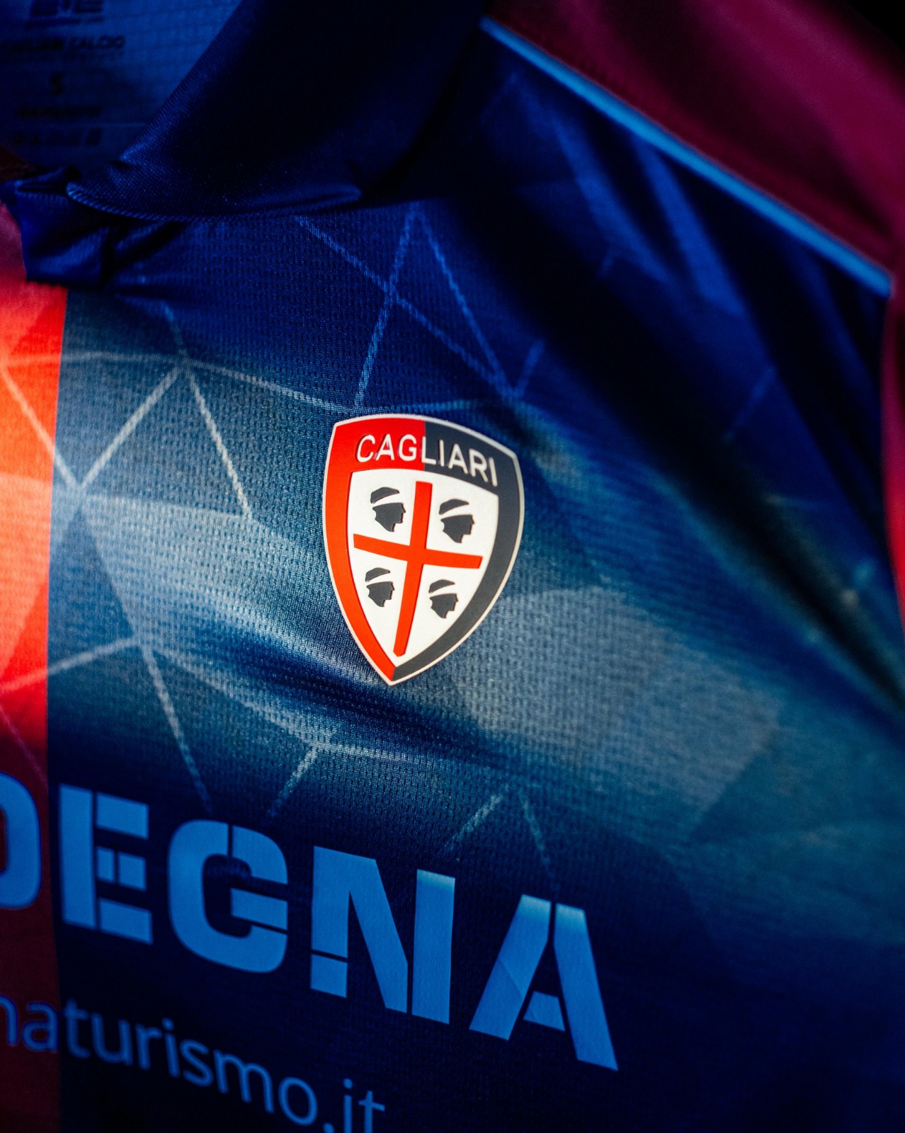 Ecco le maglie del Cagliari Calcio 2026-2027