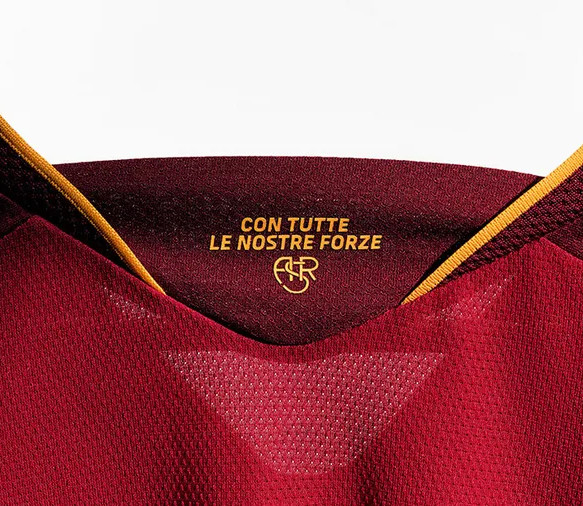 La maglia home dell'AS Roma 2026-2027 respira il DNA del club