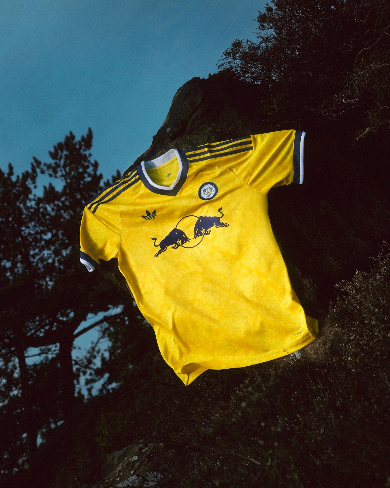 La maglia away del Leeds United 2026-2027 è un omaggio alla rosa dello Yorkshire