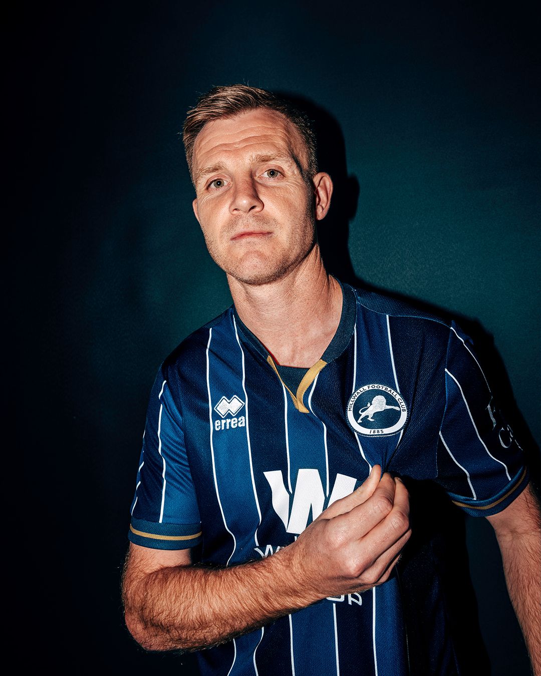 Maglia home Millwall FC 2026-2027 ispirata alla maglia di dieci anni fa